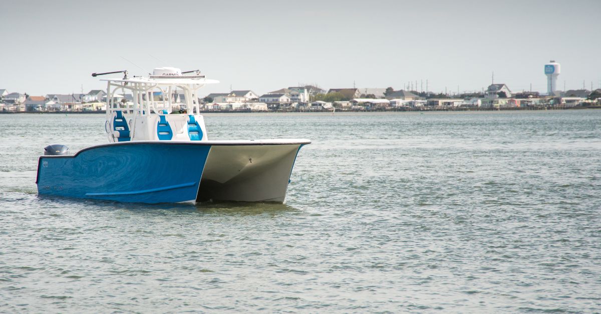 The Differences Between Bay Boats and Offshore Boats