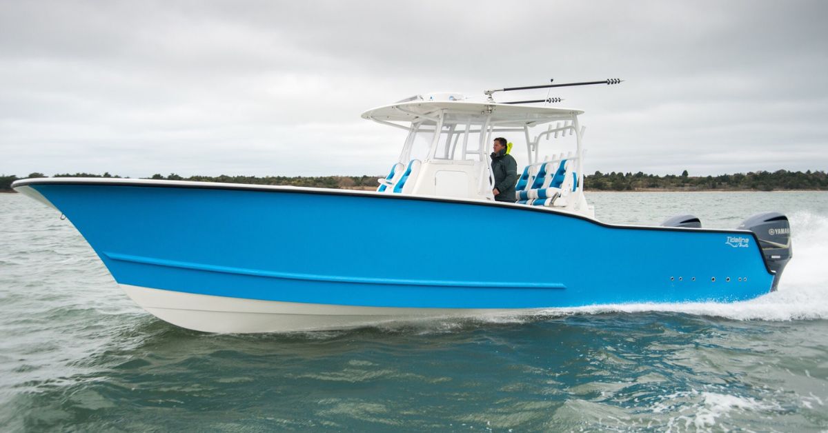 The Differences Between Bay Boats and Offshore Boats